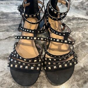 Zigi soho Pearlie flat Studded Black Sandals Size 7.5